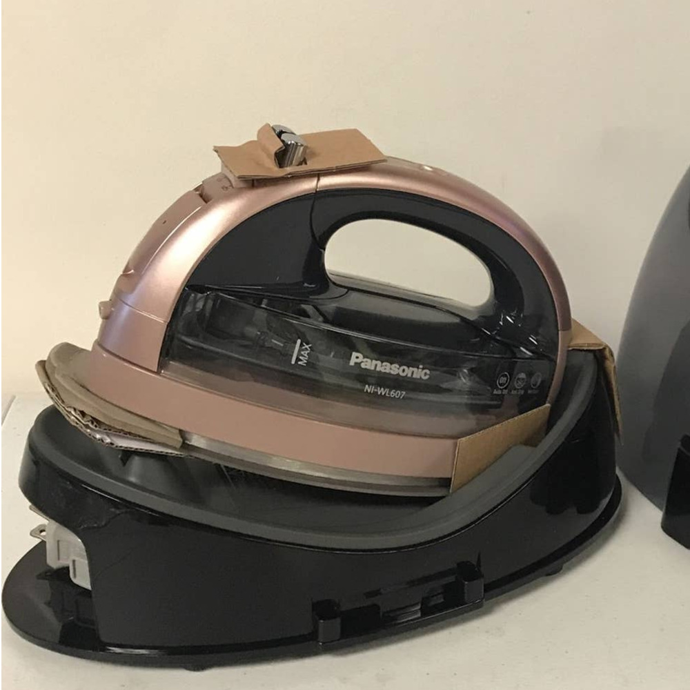 Panasonic 360º Freestyle Advanced Ceramic Cordless Iron, Rose Gold - Picture 4 of 5